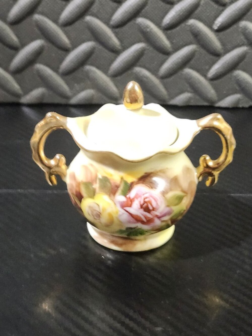 Enesco sugar bowl E2351 Pink Flowers with gold trim Miniature